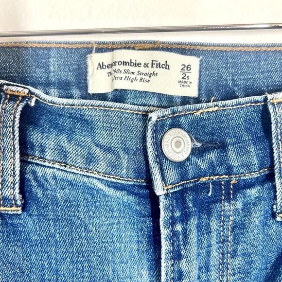 Abercrombie & Fitch The‎ 90’s Slim Straight Ultra High Rise Raw Hem Jean - Picture 3 of 7